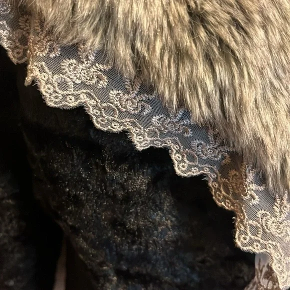 By Joseph black crush fabric with faux fur trim and lace detail jacket size L - Picture 5 of 8
